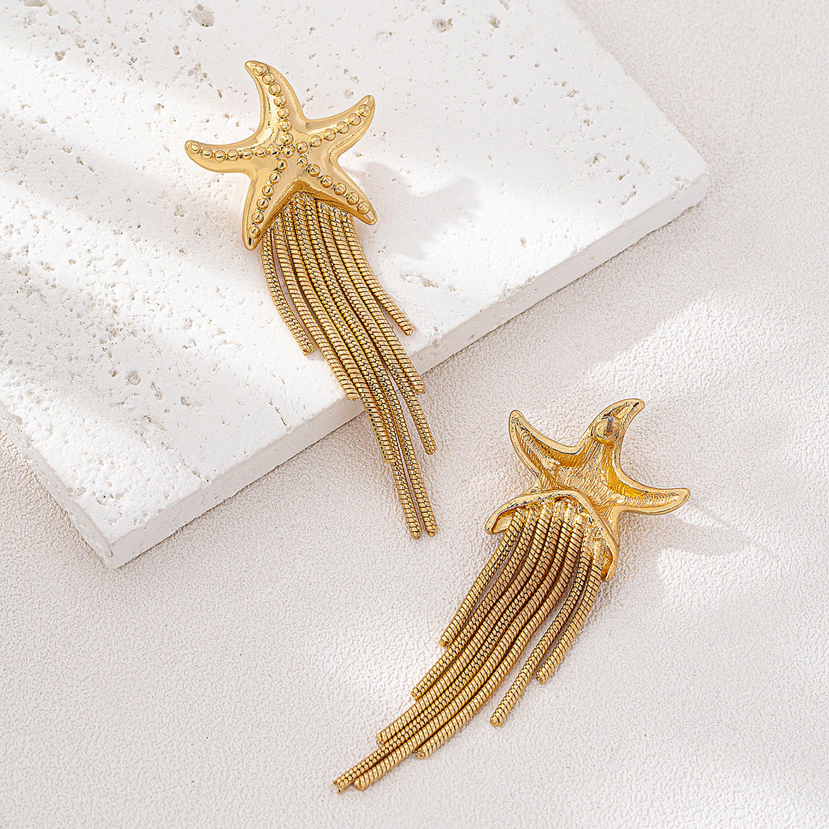 Pendientes con estrella dorada
