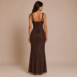 Nadia - Vestido largo de tirantes con cuello cuadrado y pedrería brillante