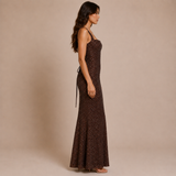 Nadia - Vestido largo de tirantes con cuello cuadrado y pedrería brillante