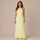 Julia - Vestido halter largo con textura texturizada en capas horizontales