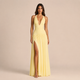 Lucía - Vestido maxi halter con escote profundo