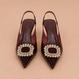 Zapatos elegantes con adorno brillante