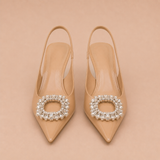 Zapatos elegantes con adorno brillante