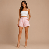 Alicia - Shorts de talle alto con apliques florales y botones dorados