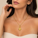 Collar con corazón dorado