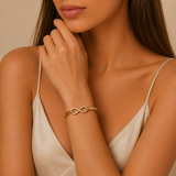 Pulsera dorada infinito