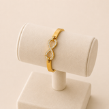Pulsera dorada infinito
