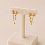 Pendientes de lazo dorado