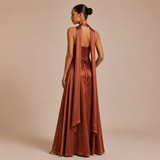 Julia - Vestido maxi satinado strapless con pañuelo al cuello y falda fluida