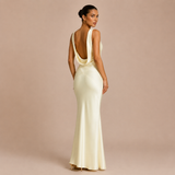 Paula - Vestido maxi satinado con escote cascada y silueta sirena