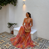 Mónica - vestido fluido de tul drapeado con escote cruzado y falda vaporosa