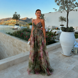 Mónica - vestido fluido de tul drapeado con escote cruzado y falda vaporosa