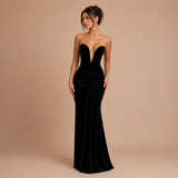 Teresa – vestido largo negro con escote estructurado