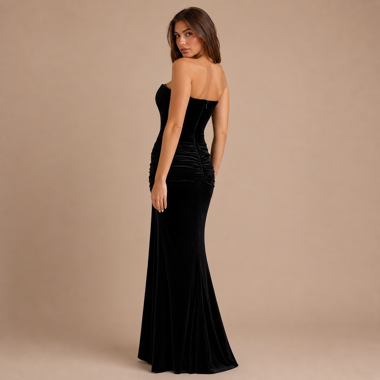 Teresa – vestido largo negro con escote estructurado