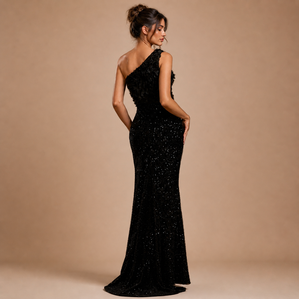 Velora – vestido elegante con brillo y abertura