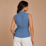 Martina – blusa cruzada sin mangas de inspiración sastrera