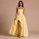 Isabela - Vestido strapless con corpiño fruncido y falda voluminosa