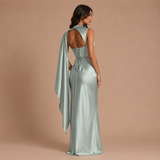 Diana - Vestido maxi satinado con cuello alto y silueta ceñida