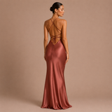 Laura - Vestido maxi satinado con tirantes finos y escote en V