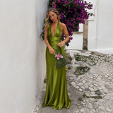 Daniela - Vestido maxi satinado con escote en V profundo y silueta sirena