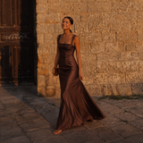 Elena - Vestido maxi satinado con tirantes anchos y silueta sirena