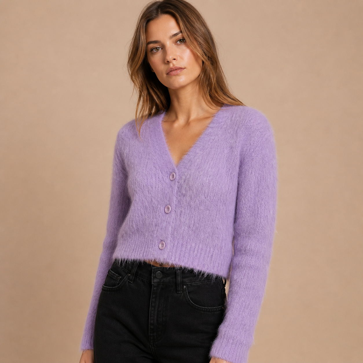 Violeta – cárdigan cropped de punto efecto “fuzzy” en tono lavanda
