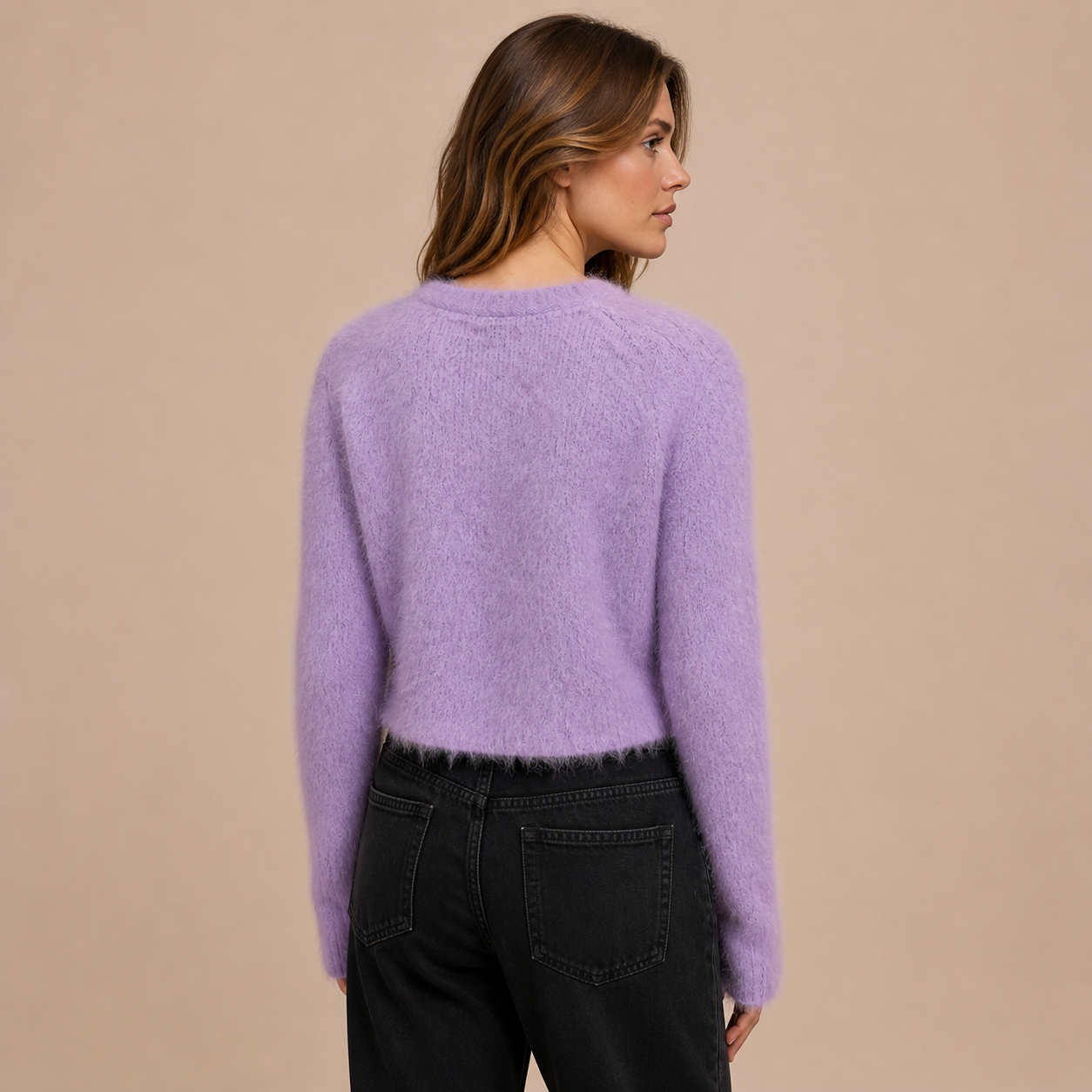Violeta – cárdigan cropped de punto efecto “fuzzy” en tono lavanda