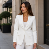 Lola – blazer clásico blanco de corte sastre minimalista