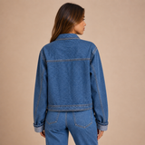 Nora – chaqueta denim clásica de corte recto atemporal