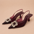 Zapatos elegantes con adorno brillante