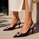 Zapatos elegantes con adorno brillante