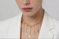 Collar de hojas doradas