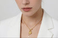 Collar con corazón dorado
