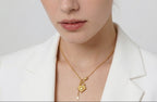 Collar con corazón dorado