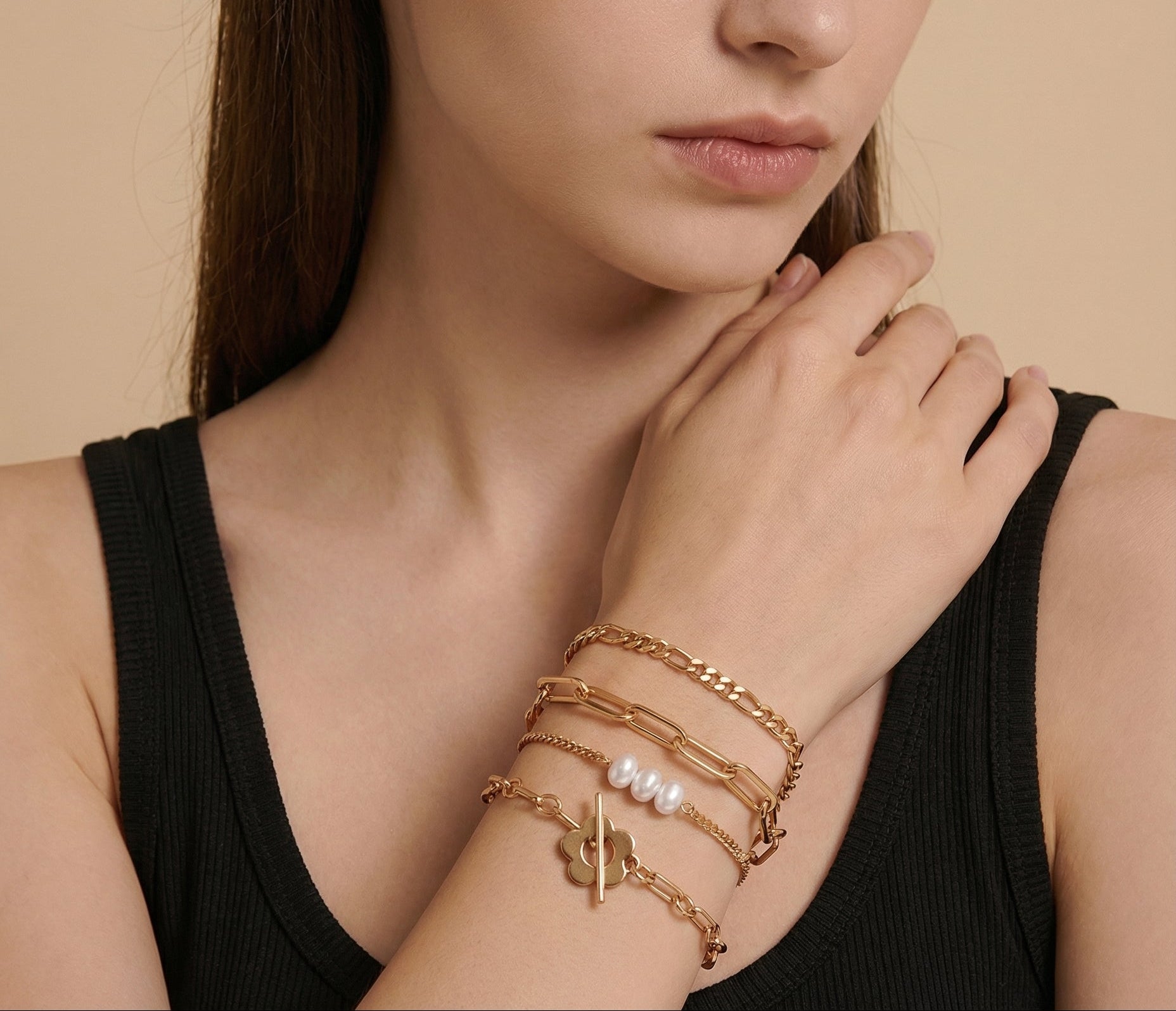 Conjunto de 4 pulseras elegantes doradas